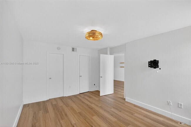 Building Photo - 1331 Lincoln Rd