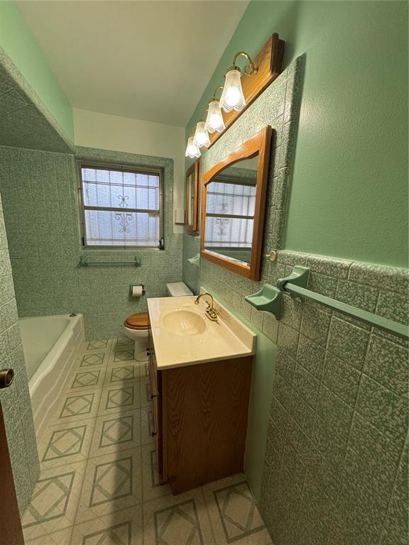 Building Photo - 2711 W Heiter St
