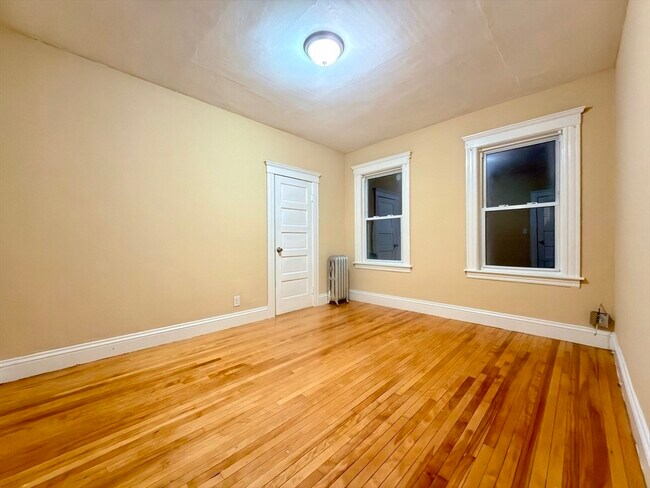 Building Photo - 90 Vernon St