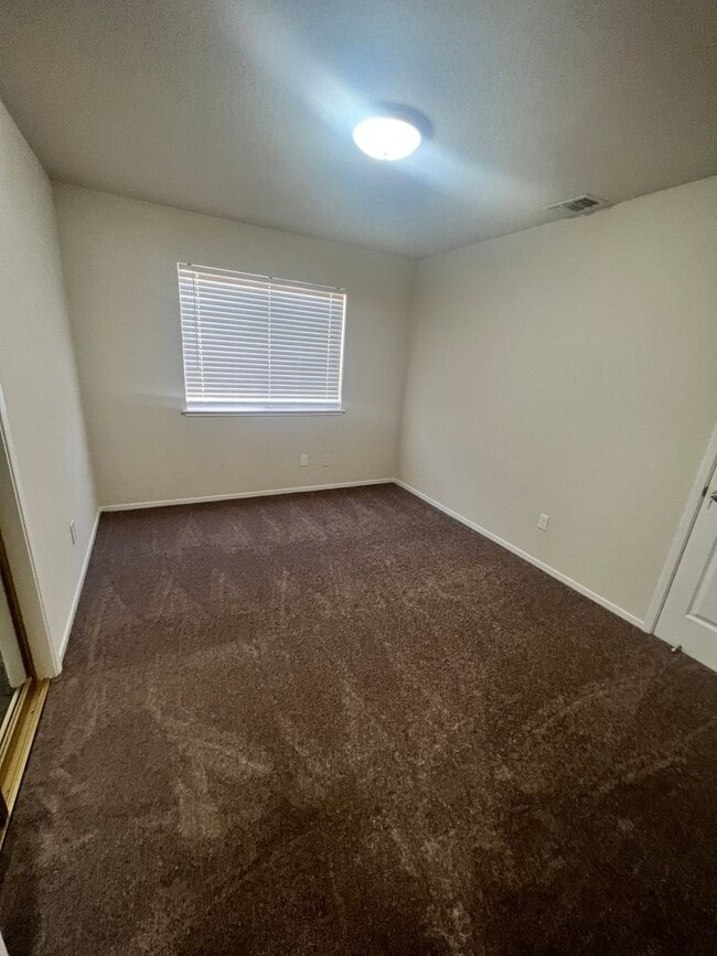 Building Photo - Great looking home on a court location wit...