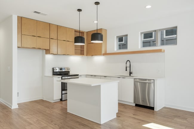 Building Photo - 3060 Edwin Cir