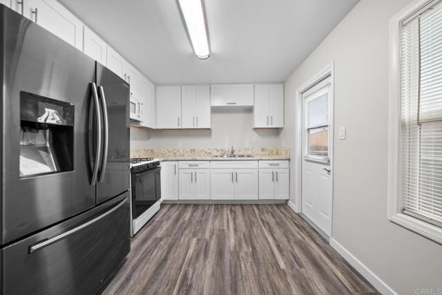 Building Photo - 1916 Skyline Dr