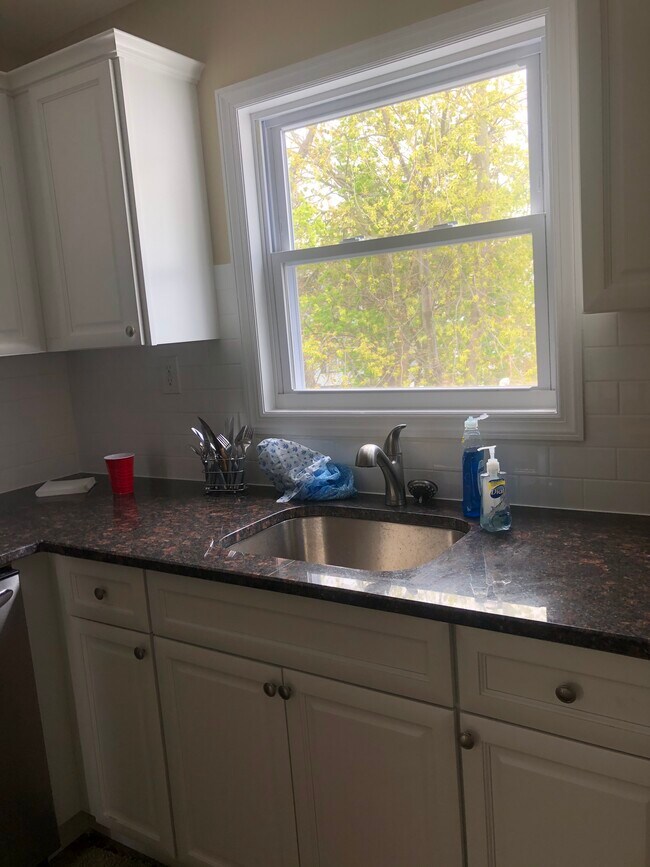 Primary Photo - 33 Hartwell St