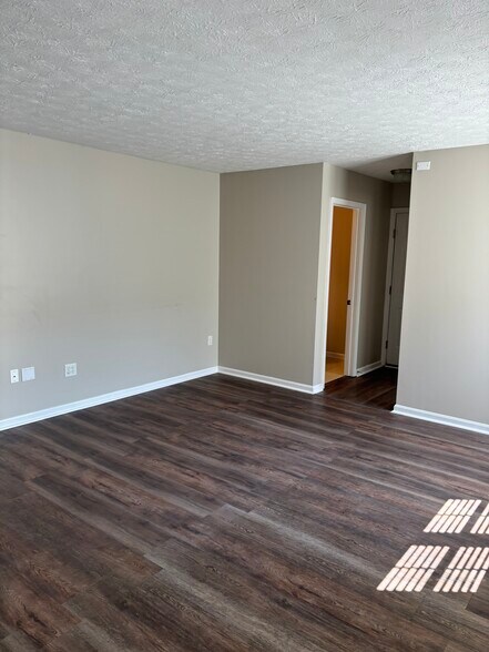 Building Photo - 1150 Chapman Ln