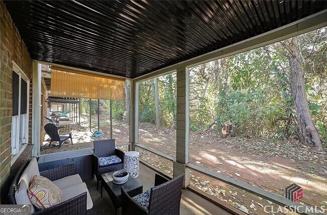 Building Photo - 2165 S Milledge Ave