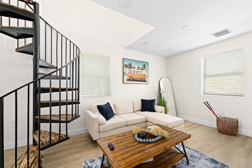 Building Photo - 4603 N Ocean Blvd