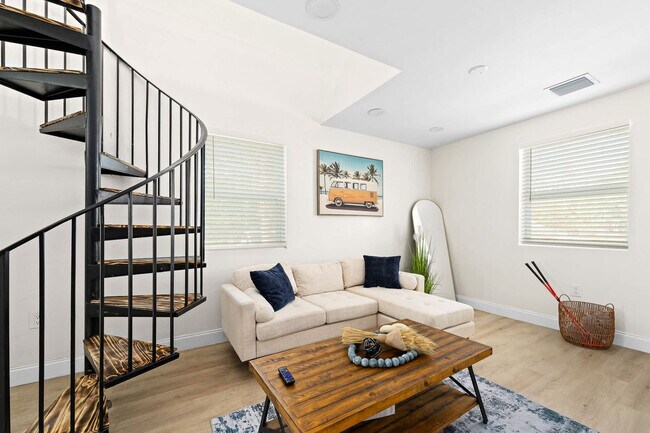 Building Photo - 4603 N Ocean Blvd