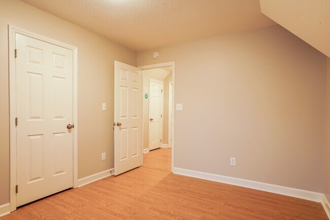 Building Photo - 4813 Draper Rd