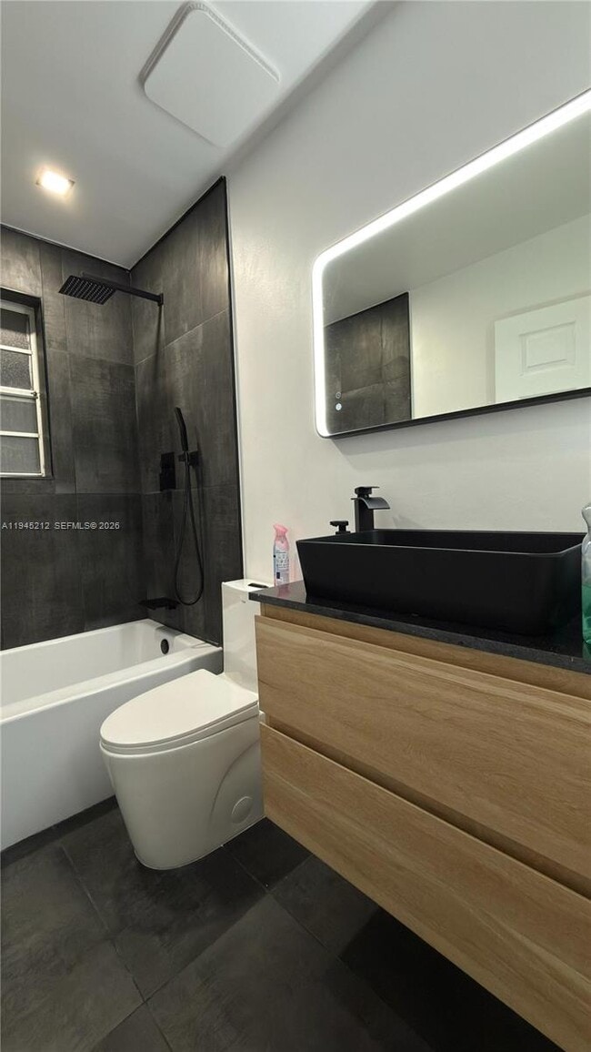 Building Photo - 1001 SW 98th Ave