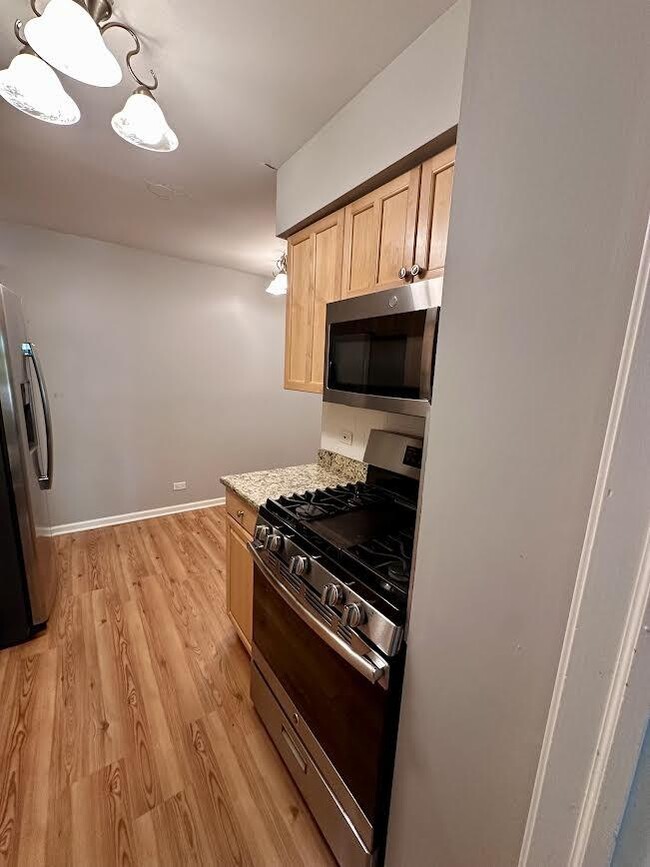 Building Photo - 2 bedroom in Northbrook IL 60062