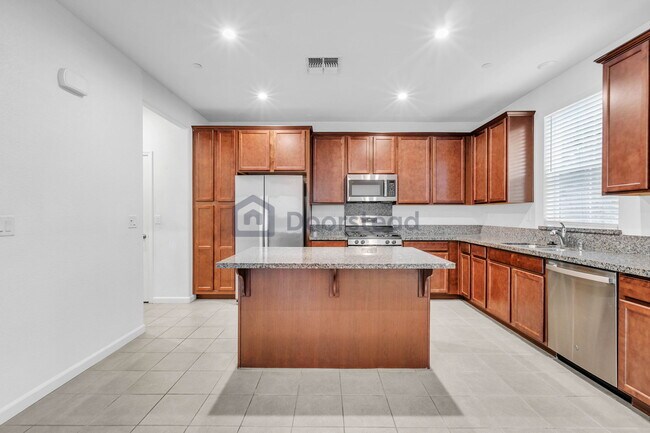 Building Photo - 1056 Knox Way