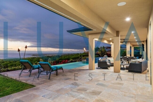 Building Photo - 4 bedroom 3.5 bathroom home with pool