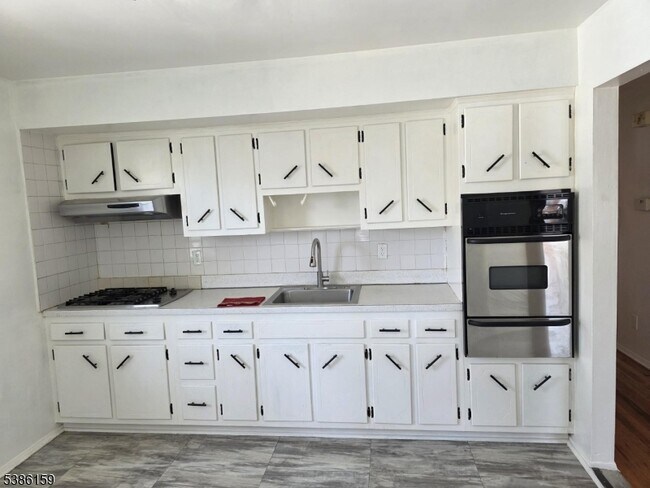 Building Photo - 1209 Commerce Ave