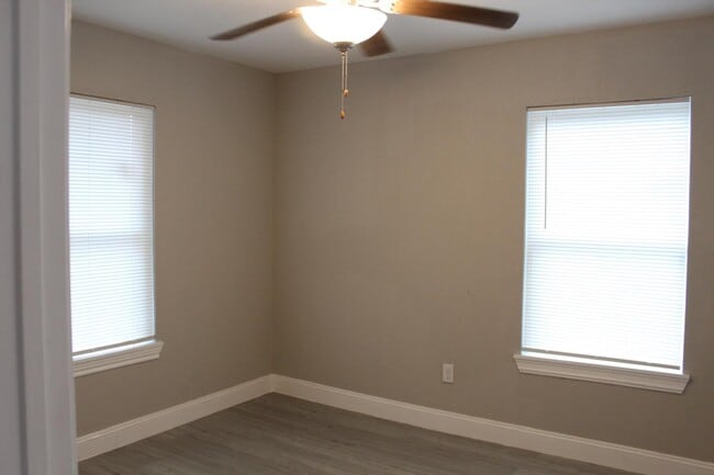 Building Photo - 5305 Southlea St