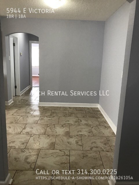 Building Photo - 5944 E Victoria-
