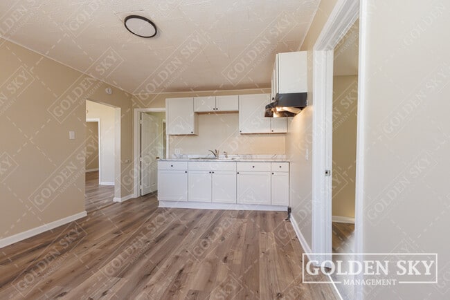 Building Photo - 2915 S Vine St