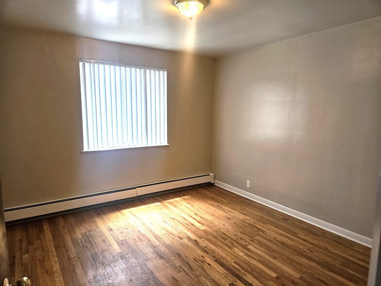 Building Photo - 1350 Columbine St