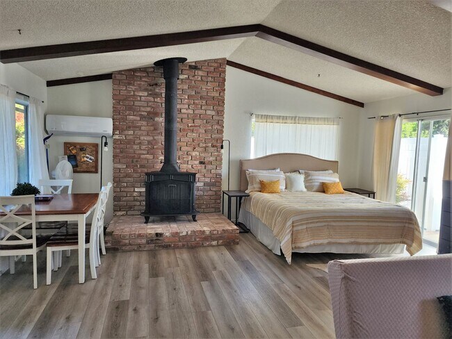 Building Photo - H410000