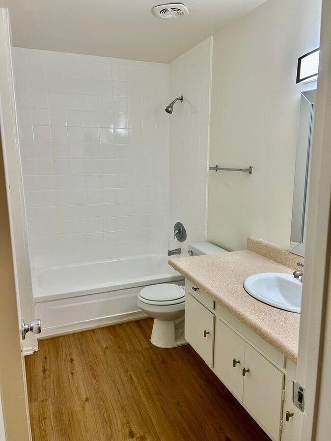 Building Photo - REALLY NICE 2BD & 1.5BA TOWNHOME IN FULLERTON