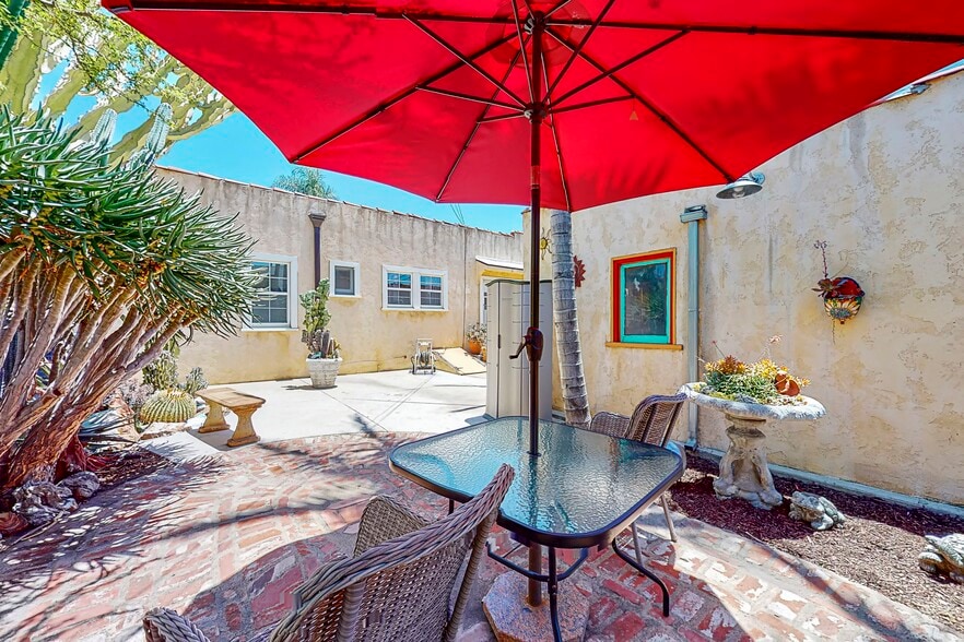 Building Photo - 301 N Janss St