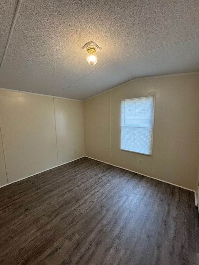 Building Photo - Gordon Road