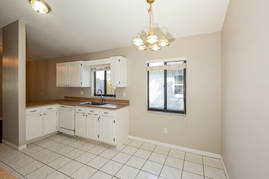 Building Photo - 1048 Vernon Loop