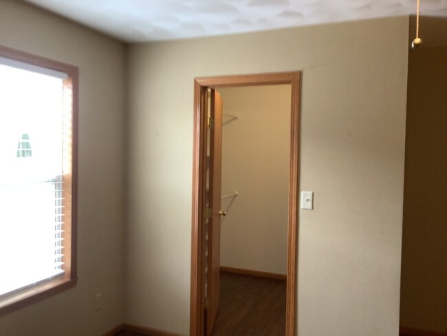 Building Photo - 10996 Meadowsweet Ln
