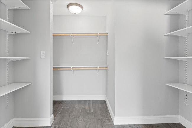 Building Photo - 11710 S Seawood Dr