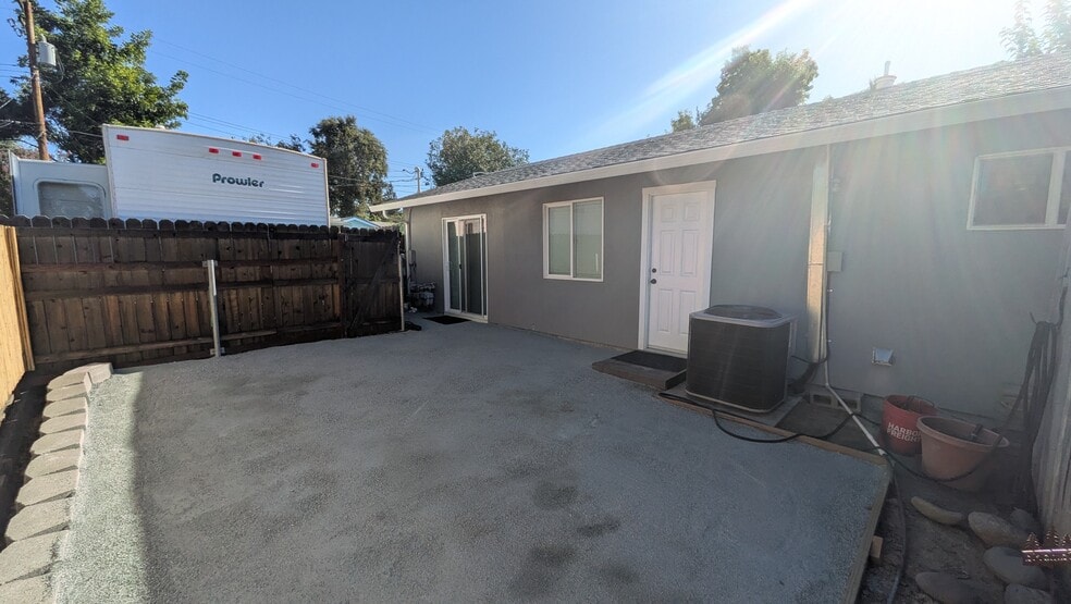 Building Photo - 7626 Oak Grove Ave