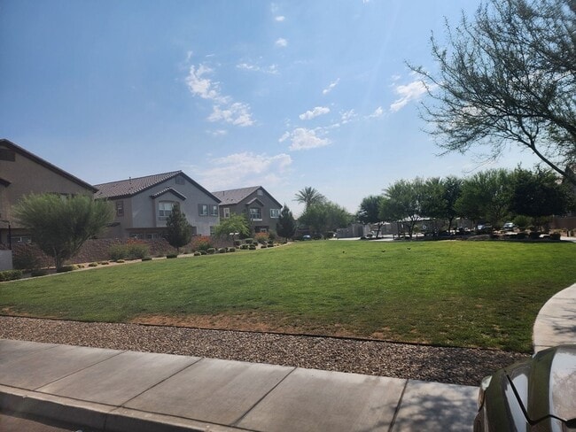 Building Photo - 3 bedroom/ 2 bath condo in gated community