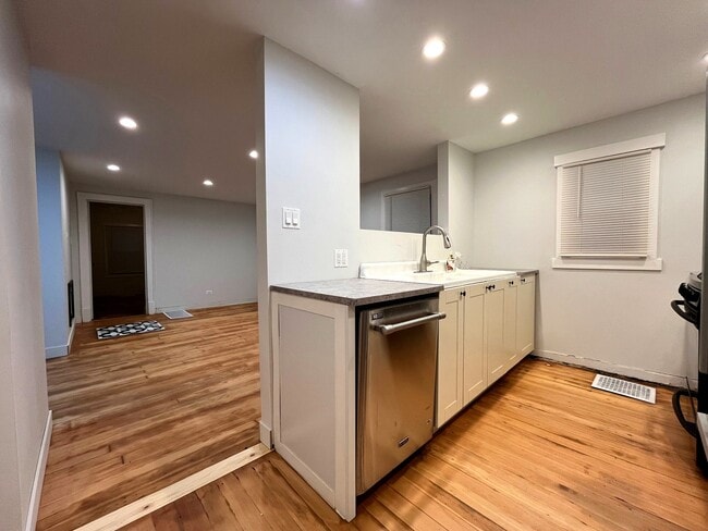 Building Photo - 139 North Ave