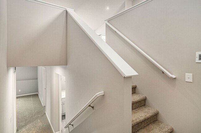 Building Photo - 2411 Richardson Ct