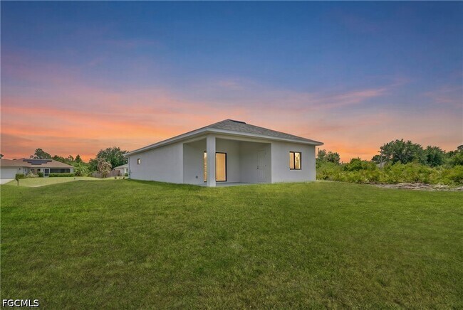Building Photo - 752 Breamer Ave S