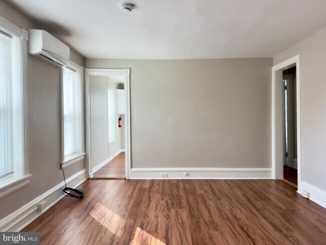 Building Photo - 14 3rd