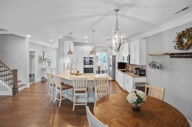 Building Photo - Stunning 4 bedroom 2.5 bath home located in Hampstead Wyndwater Community