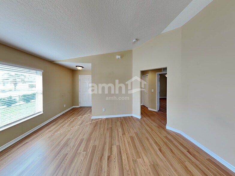 Building Photo - 7206 54th Ter E