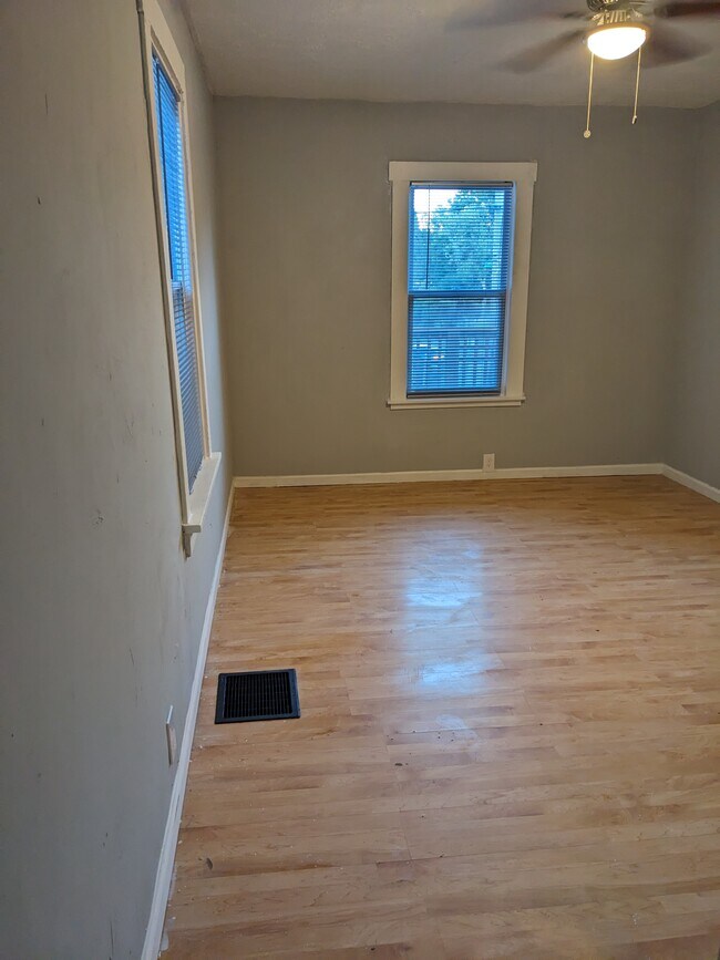 Building Photo - 3903 Schiller Pl