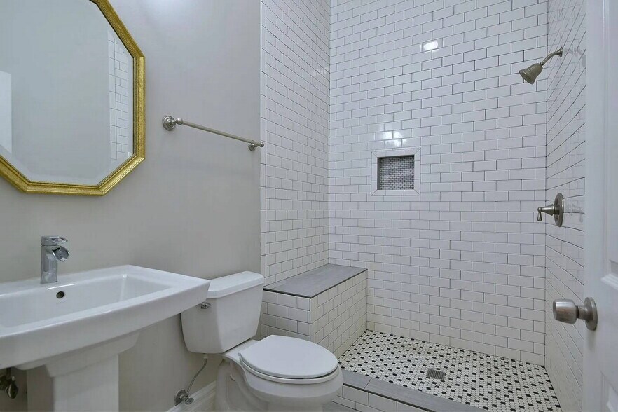 Building Photo - 1316 N Artesian Ave