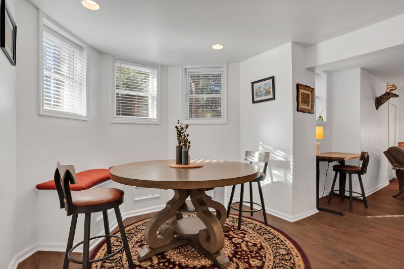 Building Photo - 121 W Hall St