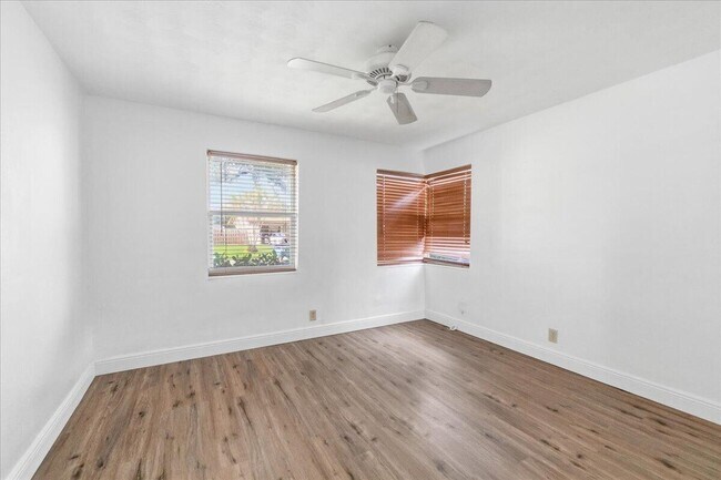 Building Photo - 1510 NE 32nd Pl