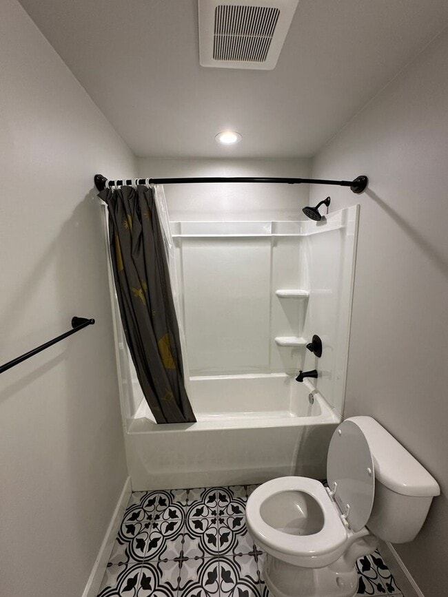 Building Photo - 6585 Beverly Hills Cir