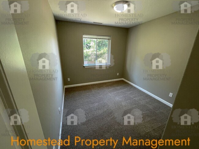 Building Photo - 1410-1412 Marigold Dr