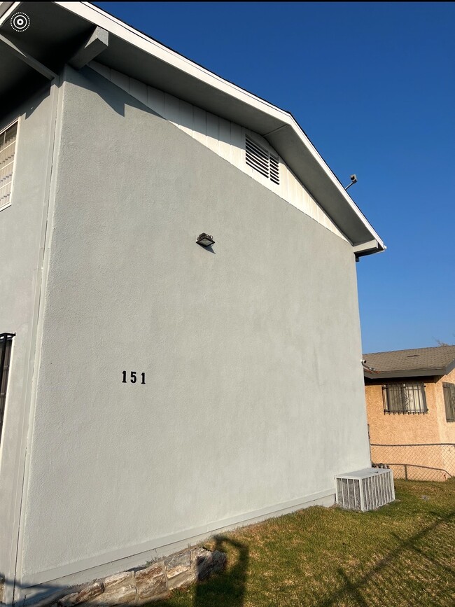 Building Photo - 151 E 95th St