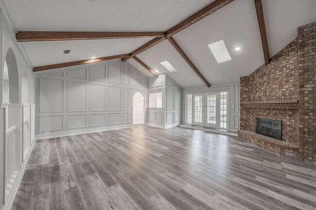 Building Photo - Charming Updated Home on Quiet Cul-de-Sac