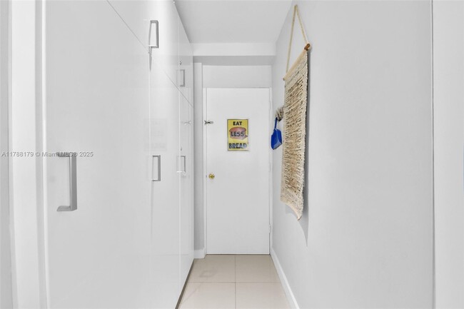 Building Photo - 9225 Collins Ave