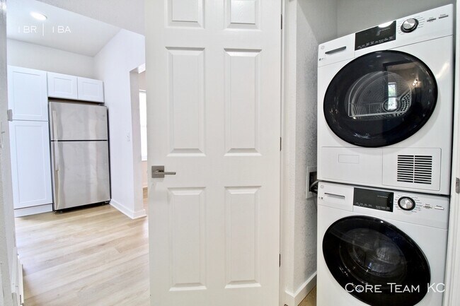 Building Photo - Fully Renovated 1 Bedroom in Union Hill