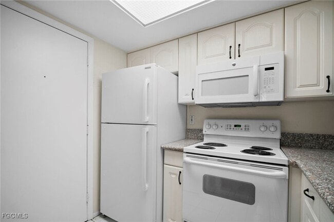 Building Photo - 3291 Prince Edward Island Cir