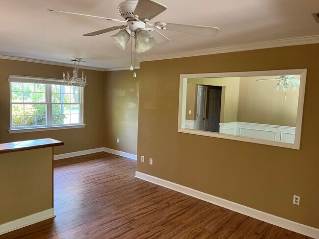 Building Photo - 2221 Salem Dr W