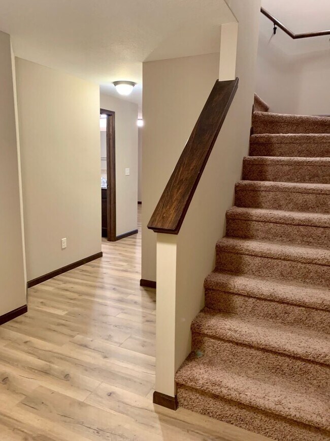 Building Photo - Luxury Townhomes