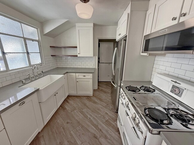 Building Photo - 1221 N Sweetzer Ave